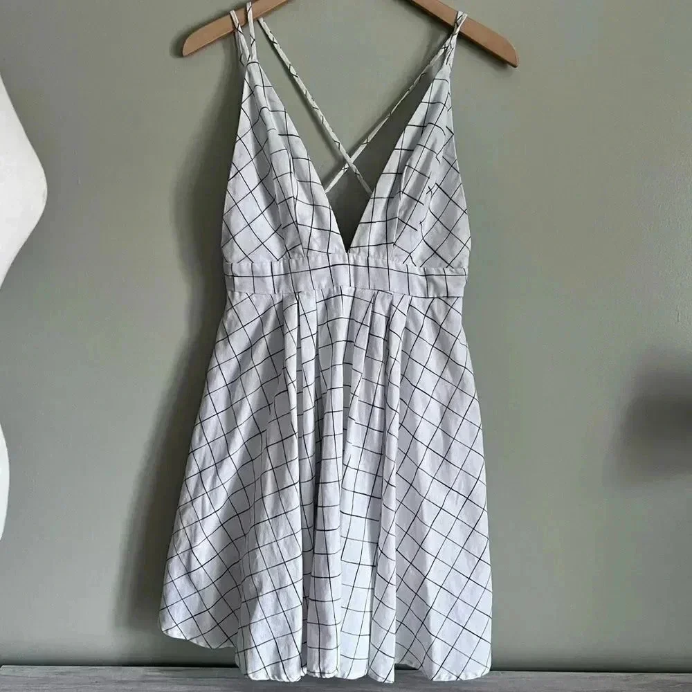 HYFVE Fit & Flare Dress Size Medium - Picture 4 of 8
